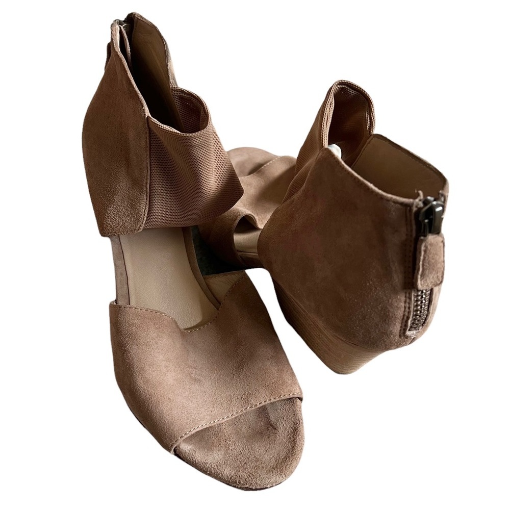 Eileen Fisher Vero Cuoio Womans Size 6.5 Suede Tan Open Toed Block Heels